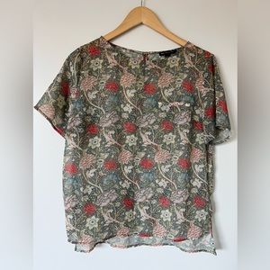 Floral shirt size 4